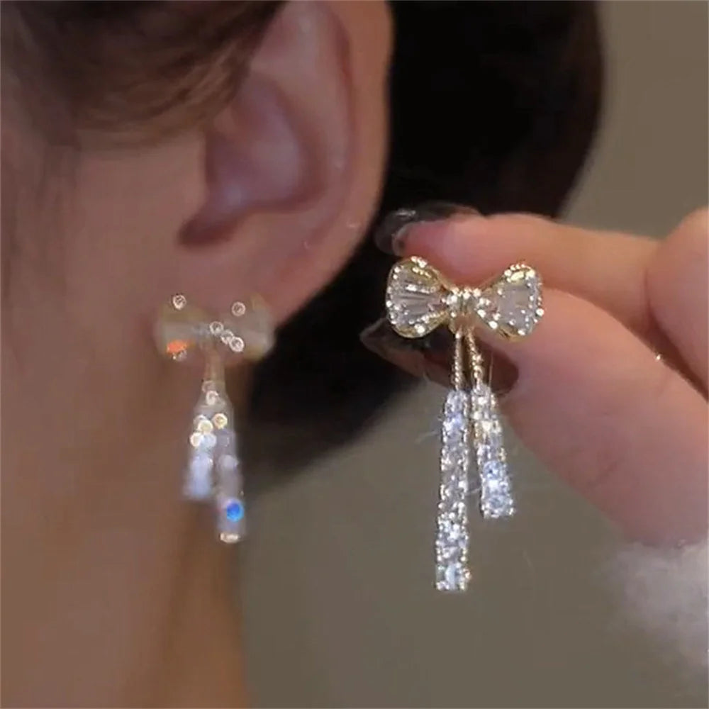 Temperament Bowknot Dangle Stud Earrings For Women Chic Gold Color Shiny Rhinestone Long Earrings Fashion Trendy Jewelry