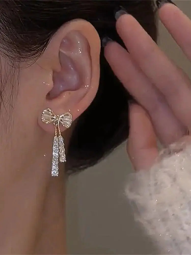 Temperament Bowknot Dangle Stud Earrings For Women Chic Gold Color Shiny Rhinestone Long Earrings Fashion Trendy Jewelry