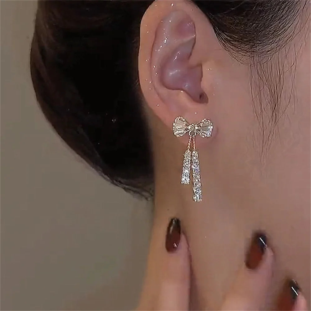 Temperament Bowknot Dangle Stud Earrings For Women Chic Gold Color Shiny Rhinestone Long Earrings Fashion Trendy Jewelry