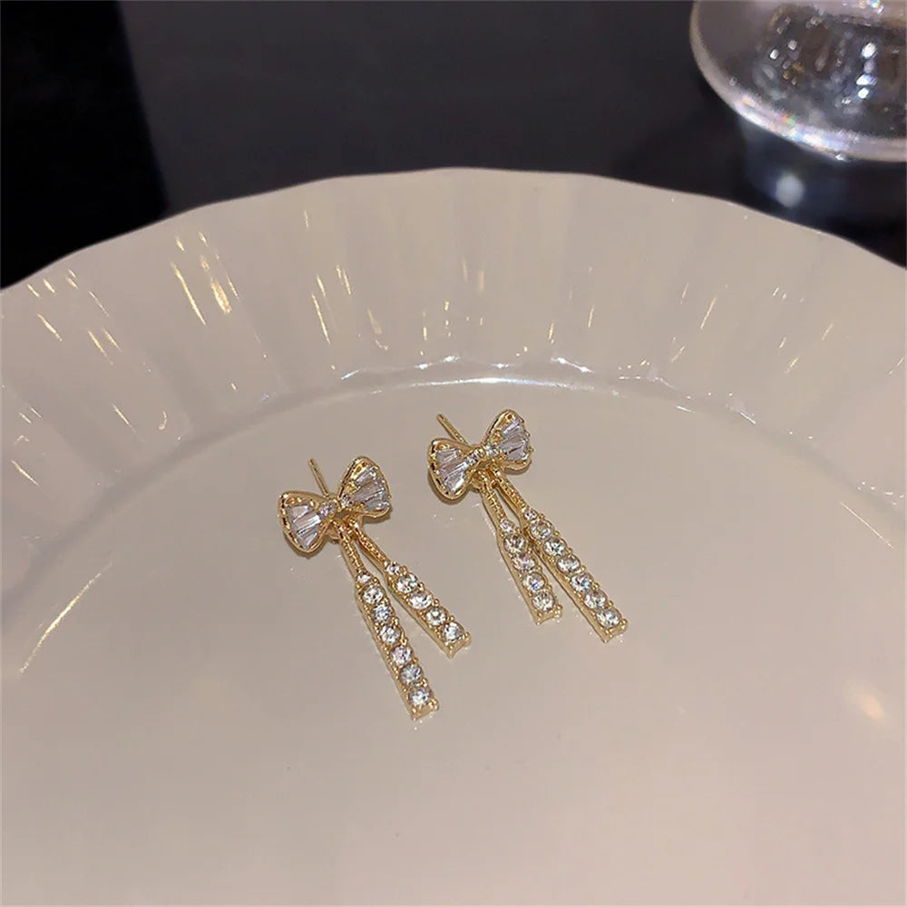 Temperament Bowknot Dangle Stud Earrings For Women Chic Gold Color Shiny Rhinestone Long Earrings Fashion Trendy Jewelry